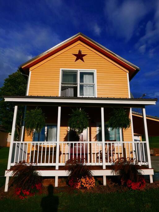 Vineyard Farmhouse With Hot Tub & Lake Views Hammondsport Eksteriør billede