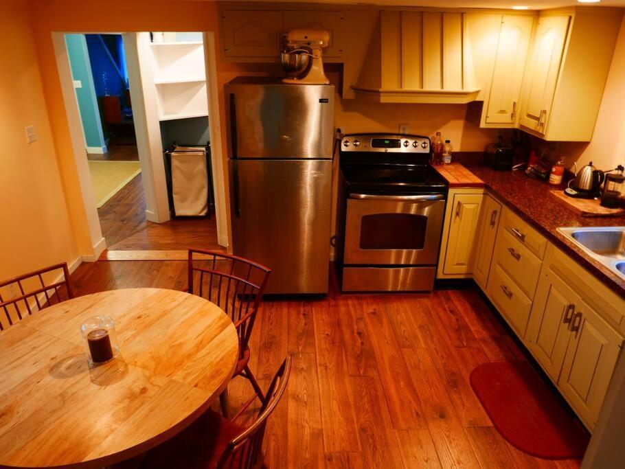 Vineyard Farmhouse With Hot Tub & Lake Views Hammondsport Eksteriør billede