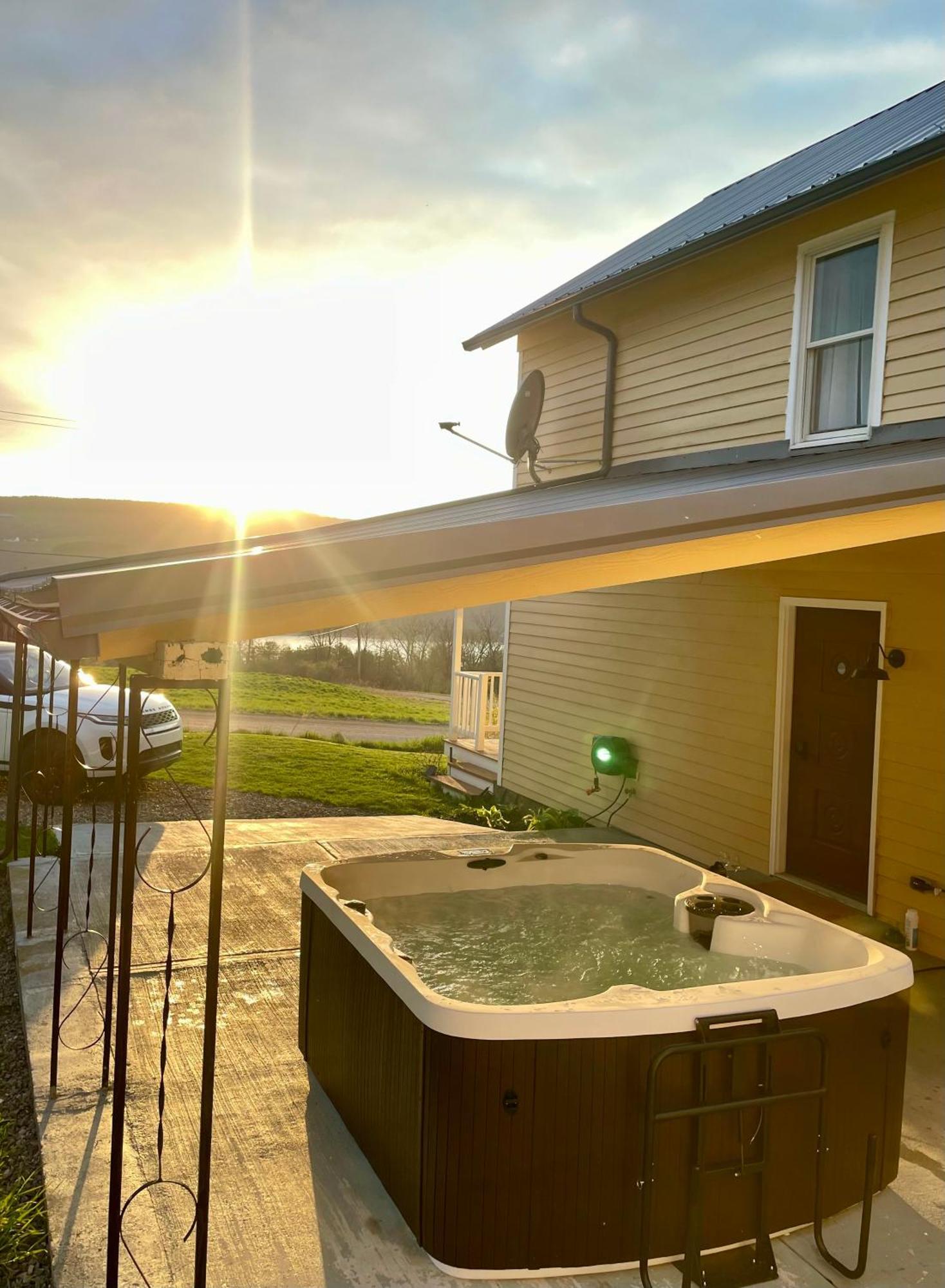 Vineyard Farmhouse With Hot Tub & Lake Views Hammondsport Eksteriør billede